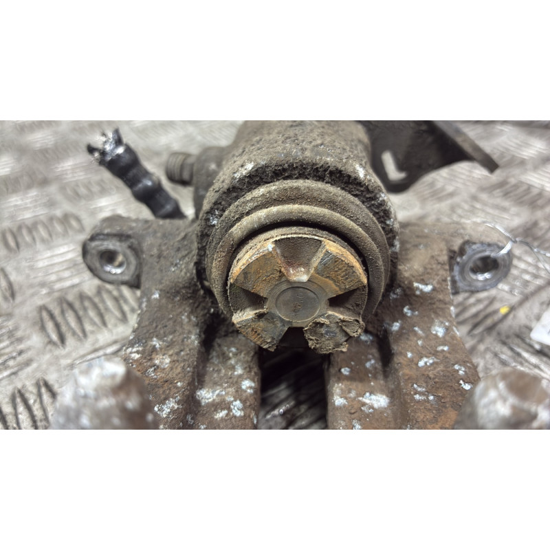 Etrier arriere droit (freinage) VOLKSWAGEN POLO 4 Photo n°5