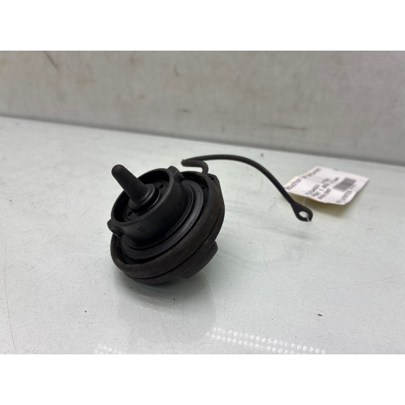 Bouchon de carburant VOLKSWAGEN PASSAT 5 Photo n°3