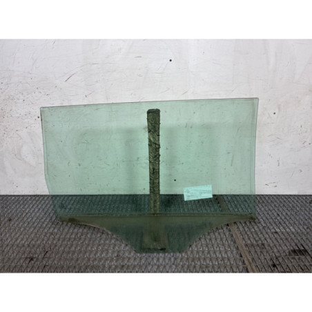 Vitre arriere gauche VOLKSWAGEN PASSAT 5