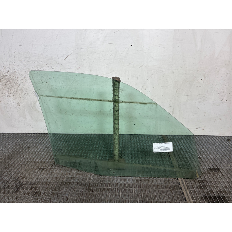Vitre avant gauche RENAULT CLIO 2 Photo n°2