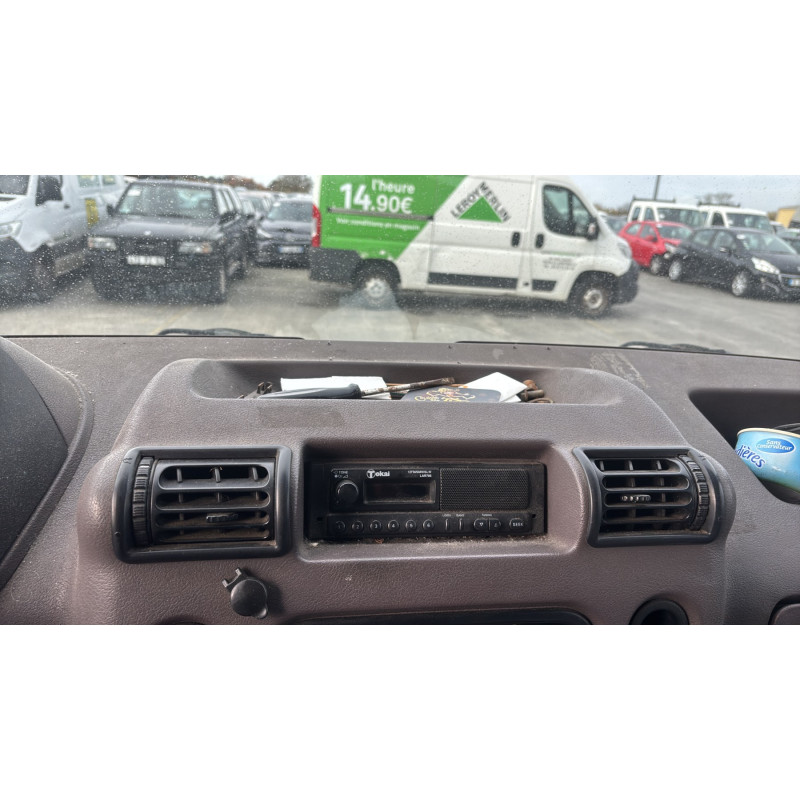 Vitre avant droit RENAULT MASTER 2 Photo n°18