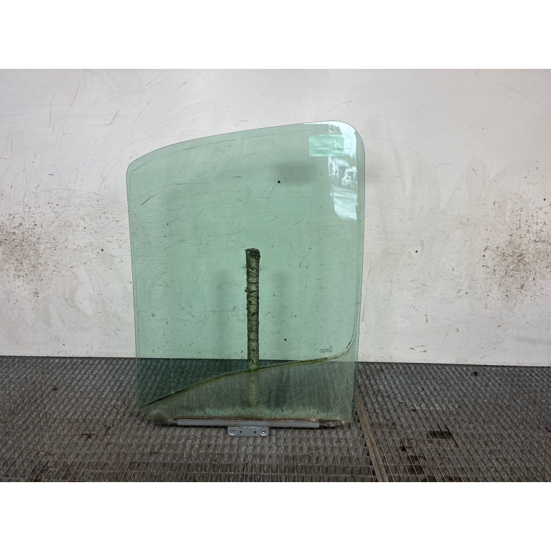 Vitre avant droit RENAULT MASTER 2 Photo n°1