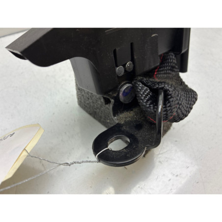 Attache ceinture arriere droit RENAULT CLIO 3 Photo n°1