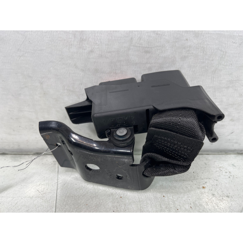 Attache ceinture arriere gauche RENAULT CLIO 3 Photo n°1