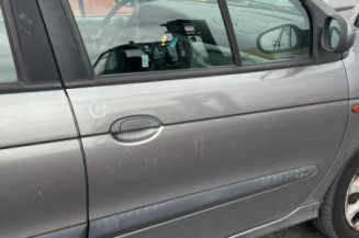 Poignee porte arriere droit RENAULT SCENIC 1