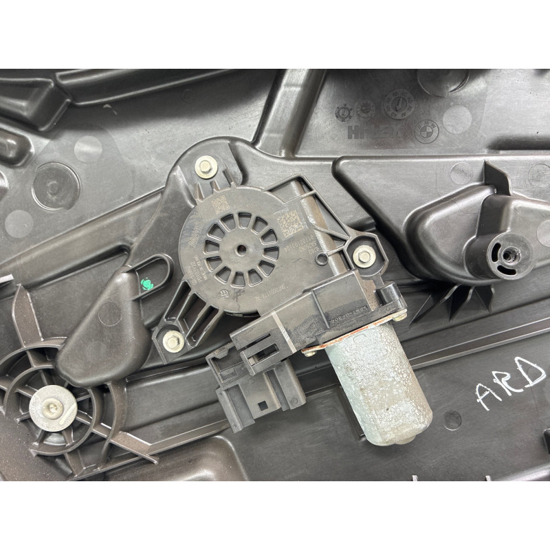 Leve vitre electrique arriere droit BMW X1 U11 Photo n°2