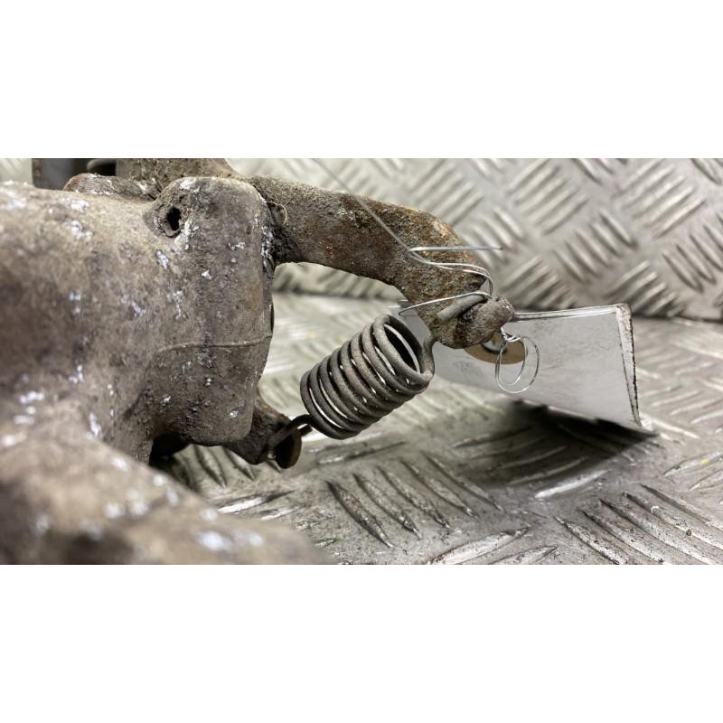 Etrier arriere droit (freinage) TOYOTA AVENSIS 3 Photo n°5
