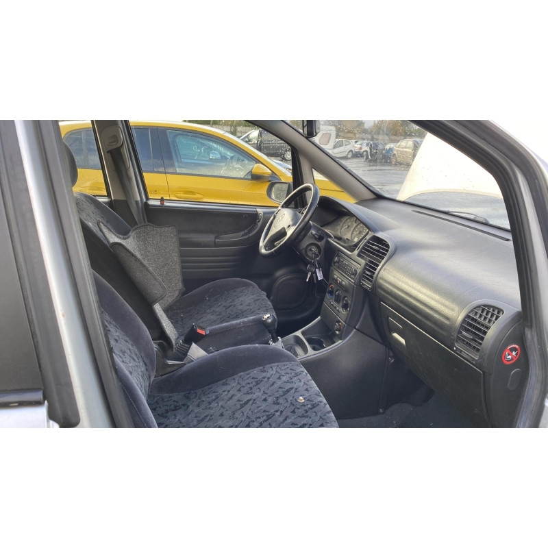 Vitre avant gauche OPEL ZAFIRA A Photo n°19