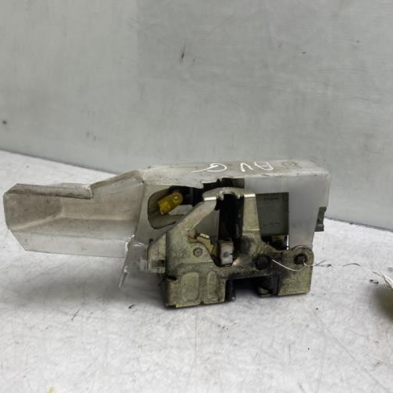 Serrure avant gauche RENAULT CLIO 2 Photo n°4