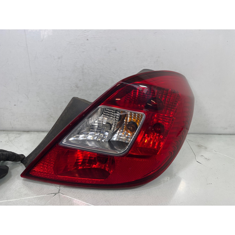 Feu arriere principal droit (feux) OPEL CORSA D Photo n°4