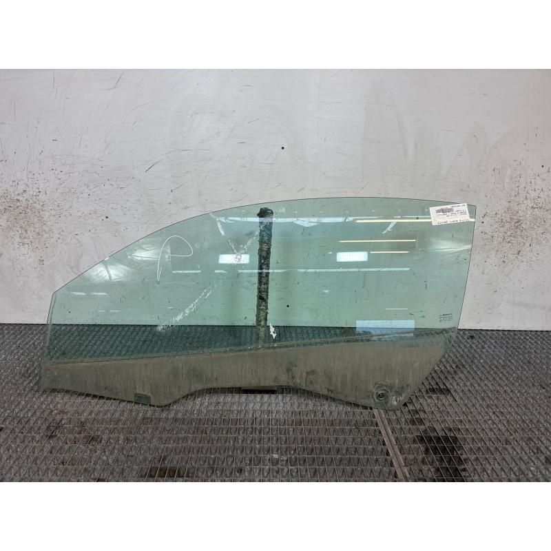 Vitre avant gauche RENAULT MEGANE 2 Photo n°1