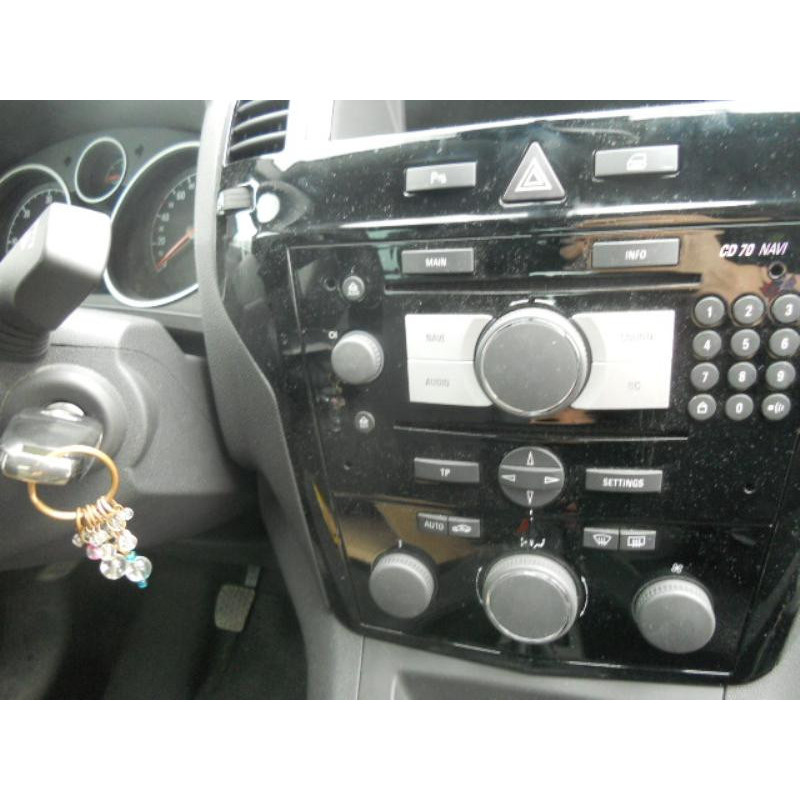 Etrier avant gauche (freinage) OPEL ZAFIRA B Photo n°7
