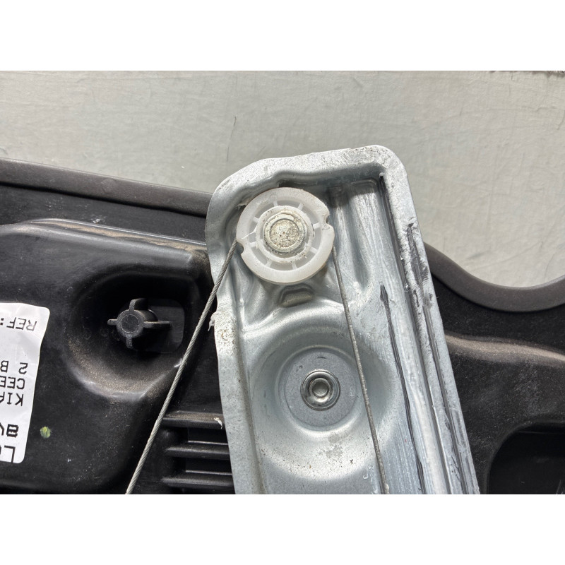 Leve vitre electrique avant droit KIA CEE-D 2 SPORT WAGON Photo n°11