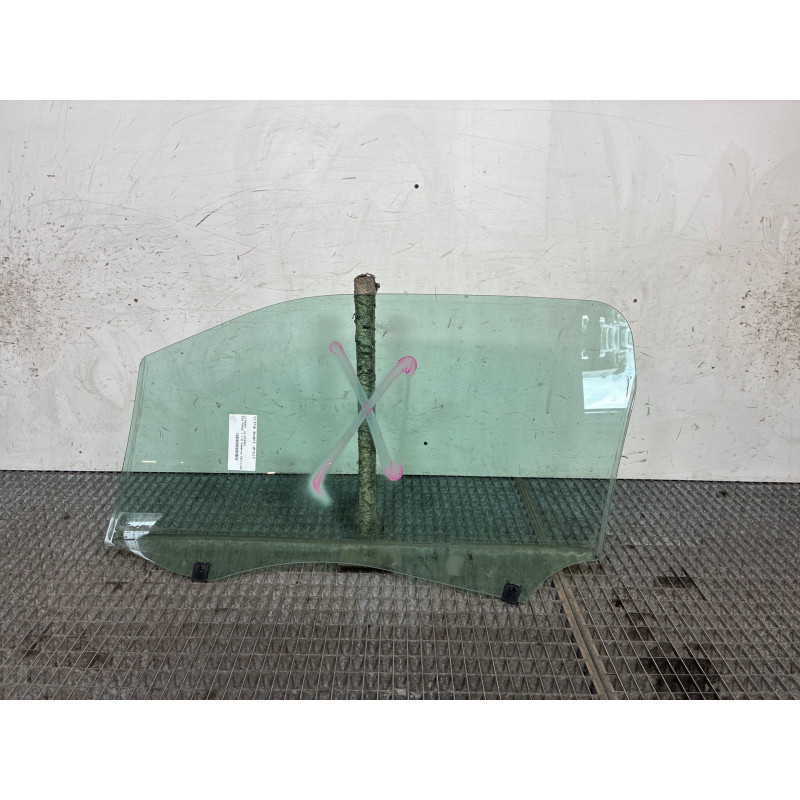 Vitre avant droit CITROEN DS3 Photo n°1