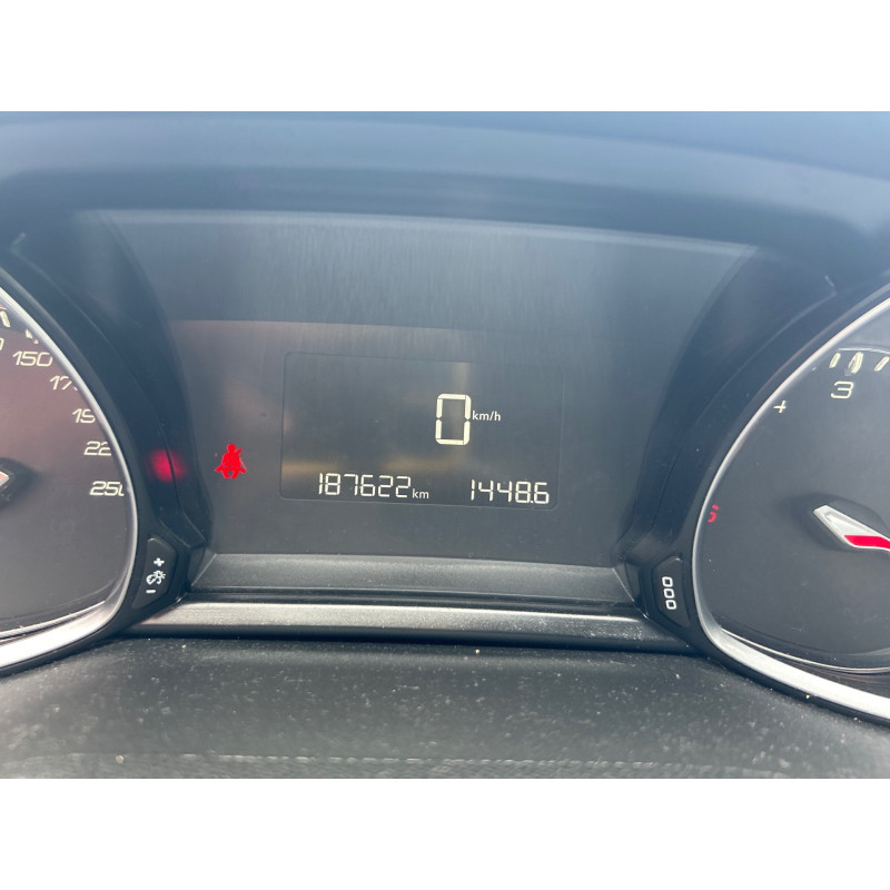 PEUGEOT 308 2 PHASE 1 1.6 HDI - 8V TURBO Photo n°9