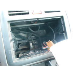 Etrier avant droit (freinage) VOLKSWAGEN POLO 3