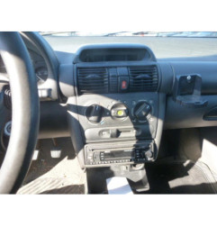 Vitre arriere droit OPEL CORSA B