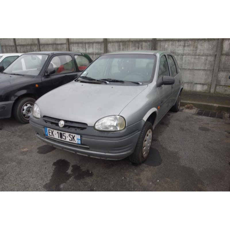 Vitre avant gauche OPEL CORSA B Photo n°3