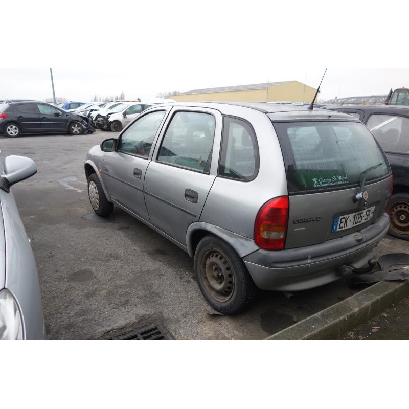 Vitre avant gauche OPEL CORSA B Photo n°6