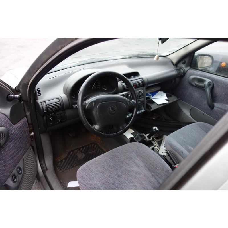 Vitre avant gauche OPEL CORSA B Photo n°7