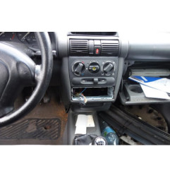 Vitre avant gauche OPEL CORSA B