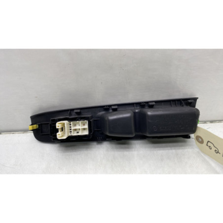 Interrupteur de leve vitre avant droit TOYOTA YARIS 3