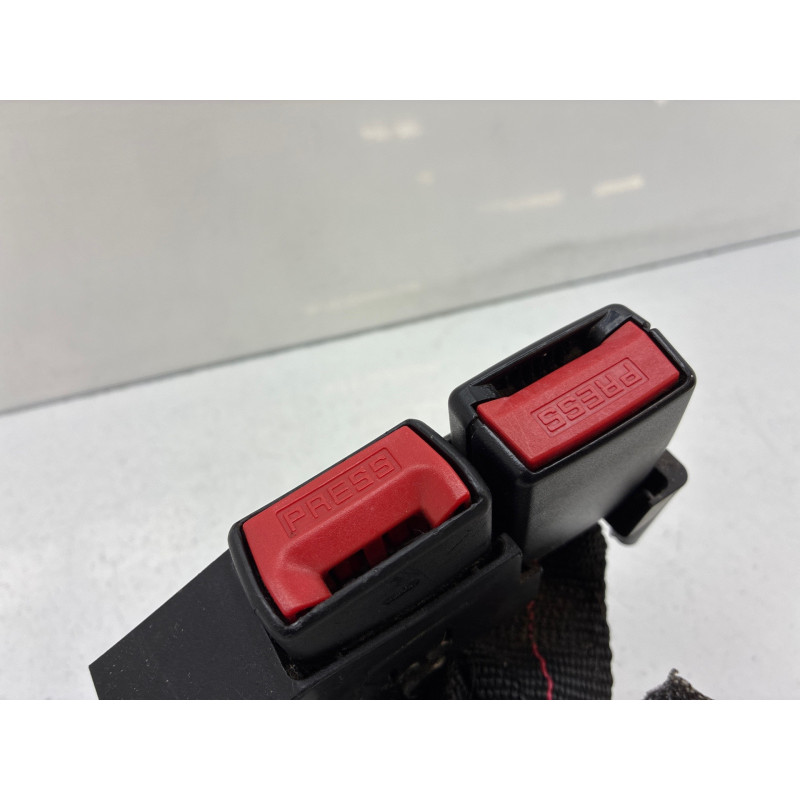 Attache ceinture arriere droit RENAULT CLIO 3 Photo n°4
