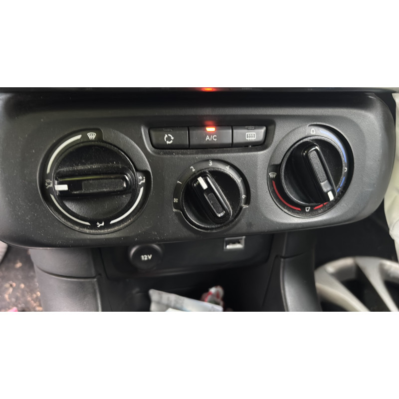 Bouton de warning CITROEN C3 3 Photo n°19