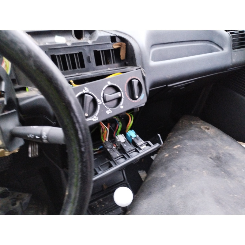 Boitier de prechauffage PEUGEOT 205 Photo n°17