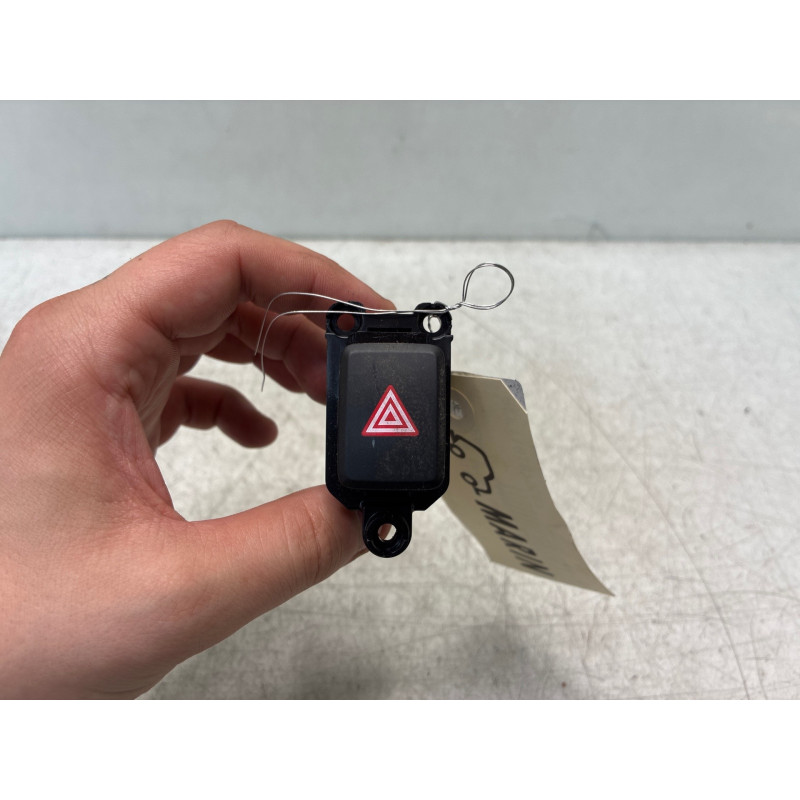 Bouton de warning KIA CEE-D 2 SPORT WAGON Photo n°1