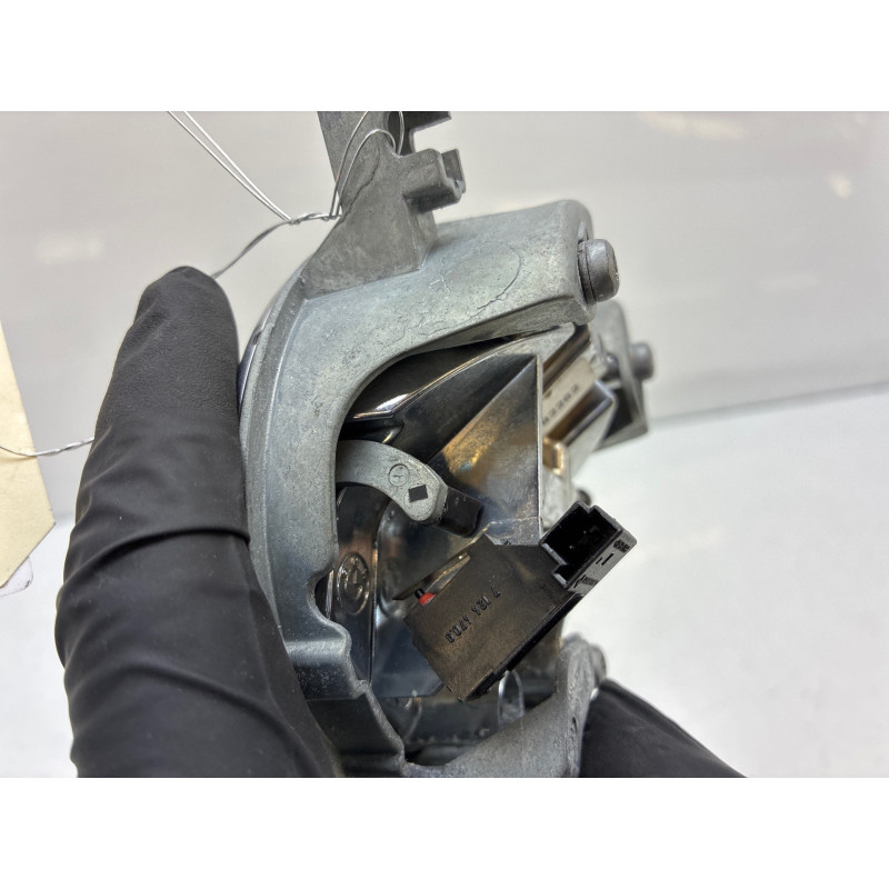 Bouton de coffre BMW SERIE 1 E87 Photo n°5
