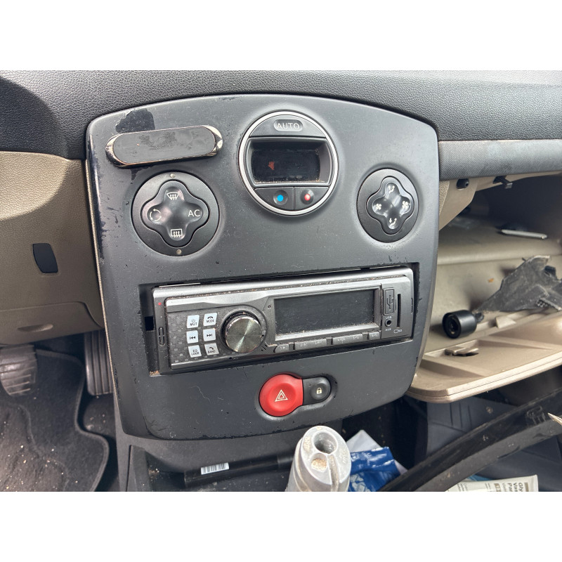 Vitre avant gauche RENAULT CLIO 3 Photo n°20