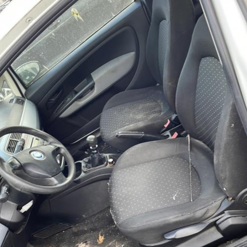 Poignee interieur avant droit FIAT GRANDE PUNTO Photo n°8