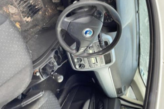 Serrure avant droit FIAT GRANDE PUNTO