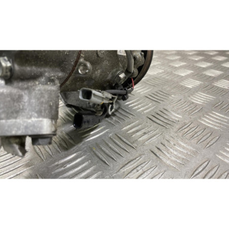Compresseur clim RENAULT CLIO 5 Photo n°1