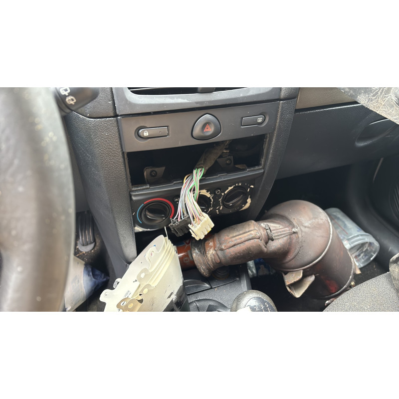 Leve vitre electrique avant gauche RENAULT CLIO 2 Photo n°20
