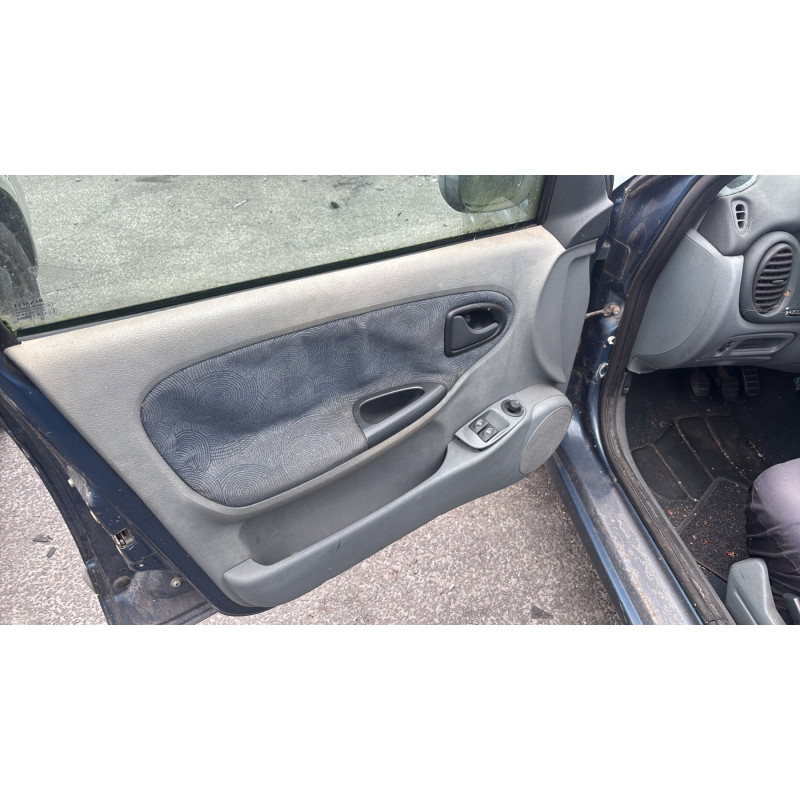 Interrupteur de leve vitre avant gauche RENAULT MEGANE 1 Photo n°7