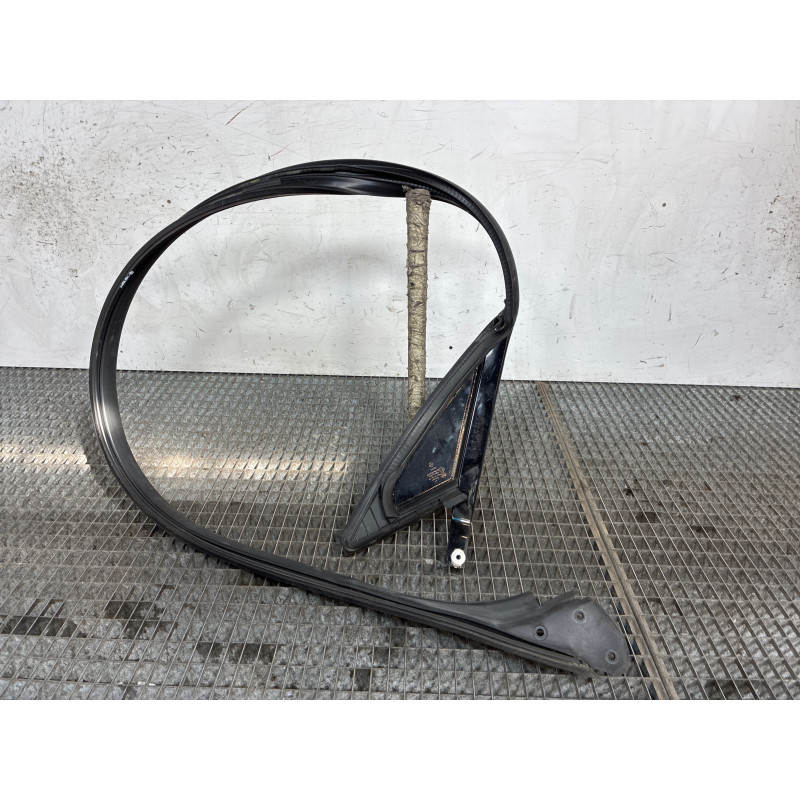 Custode arriere gauche MERCEDES CLASSE E 207 Photo n°2