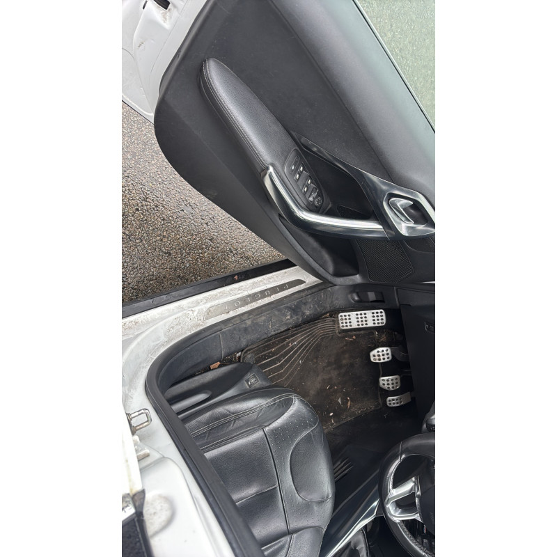 PEUGEOT 2008 1 PHASE 1 1.6 HDI - 8V TURBO Photo n°9
