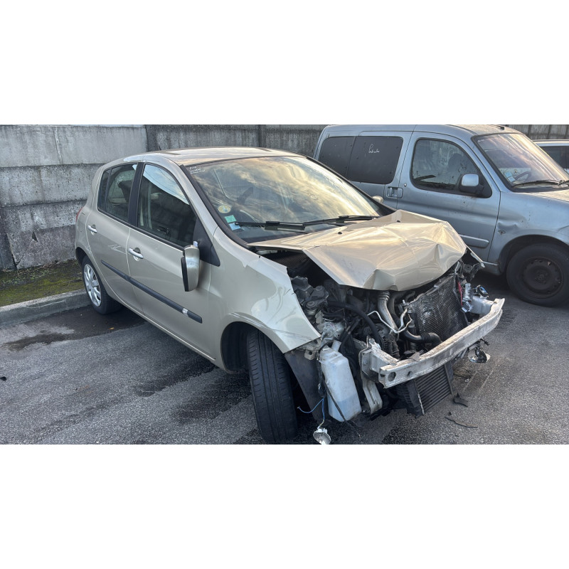 Feu arriere stop central RENAULT CLIO 3 Photo n°6