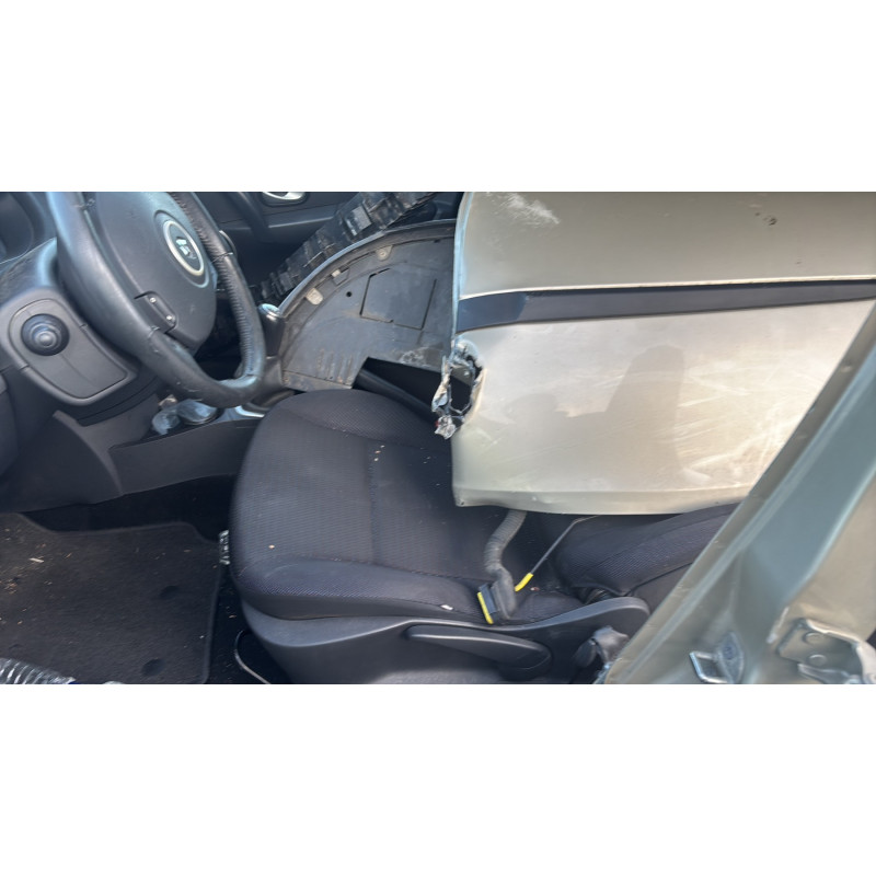 Feu arriere stop central RENAULT CLIO 3 Photo n°15
