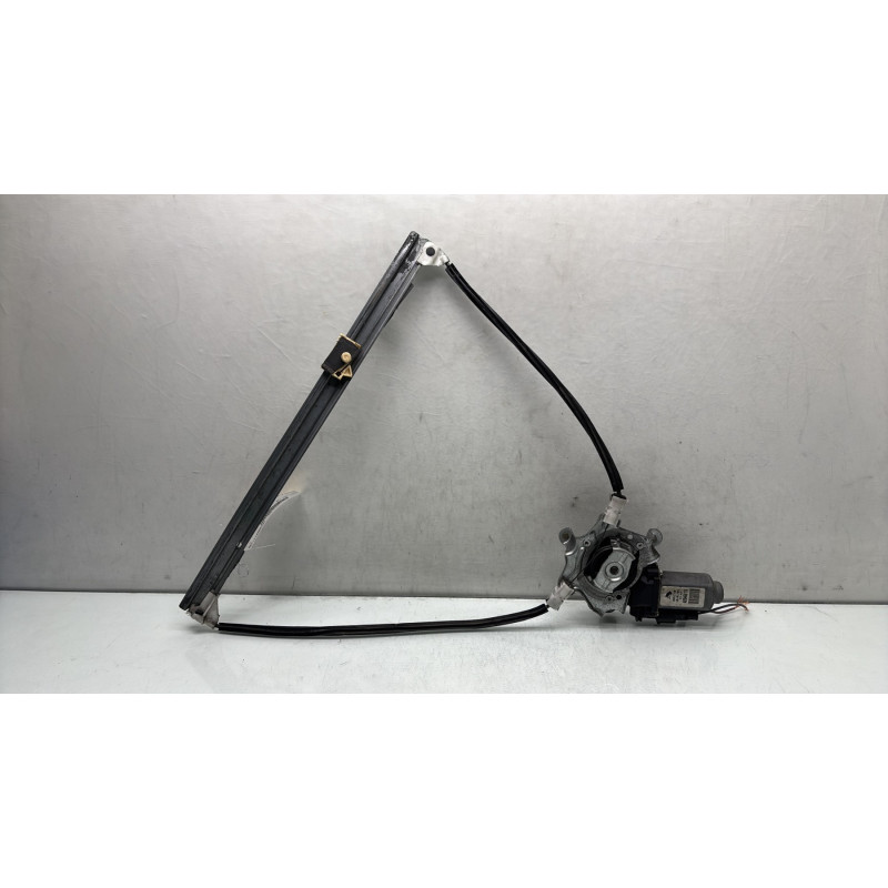 Leve vitre electrique avant droit RENAULT CLIO 2 Photo n°1