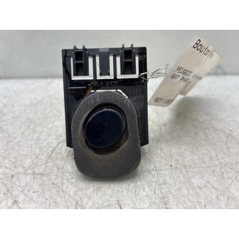 Bouton de coffre PEUGEOT 607 Photo n°4