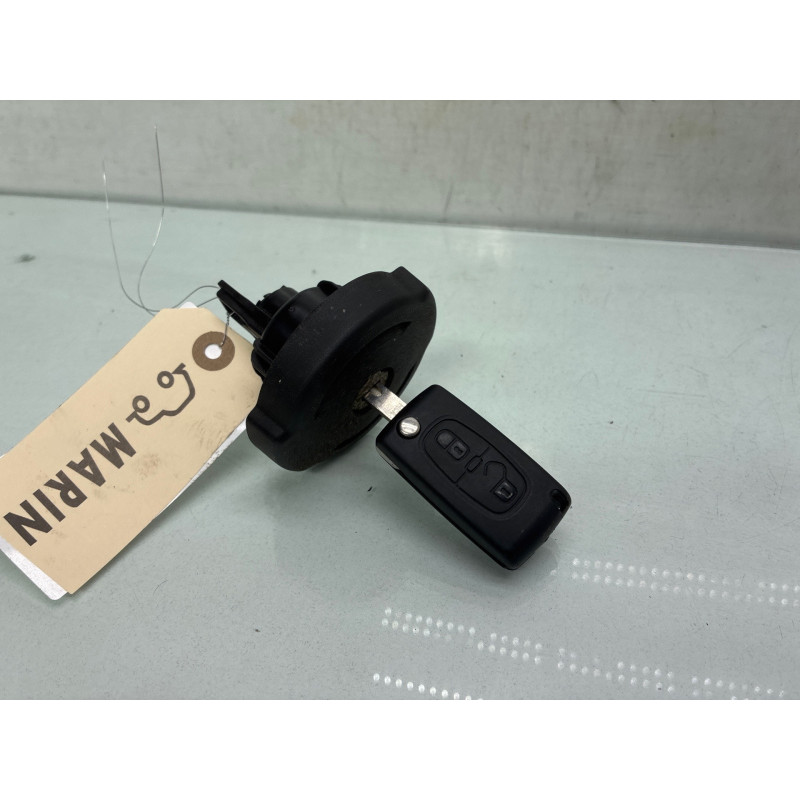 Bouchon de carburant PEUGEOT 3008 1 Photo n°3