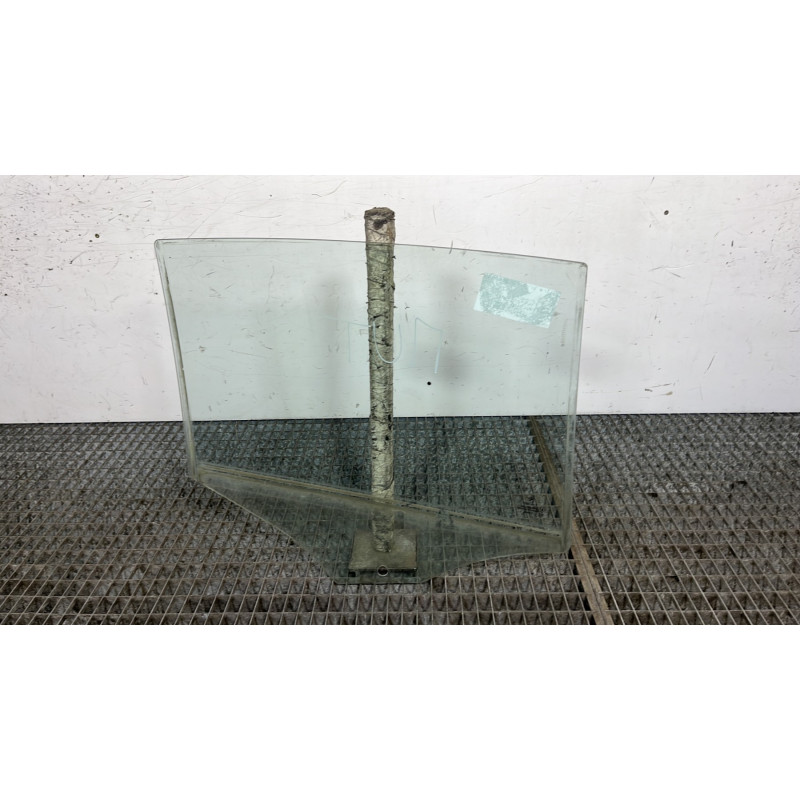 Vitre arriere gauche BMW SERIE 1 E87 Photo n°4
