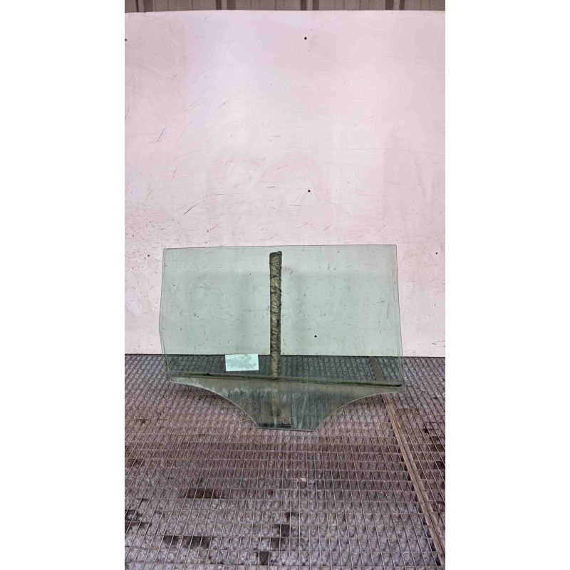 Vitre arriere droit VOLKSWAGEN PASSAT 5 Photo n°1