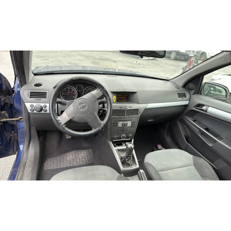 Vitre arriere droit OPEL ASTRA H Photo n°20