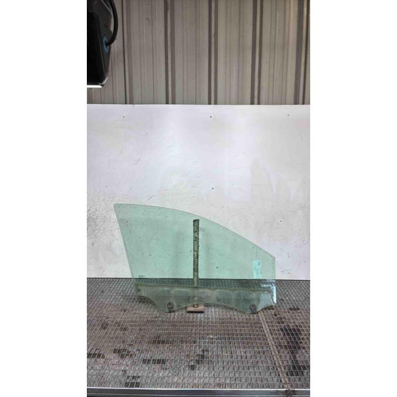 Vitre avant gauche RENAULT CLIO 3 Photo n°2