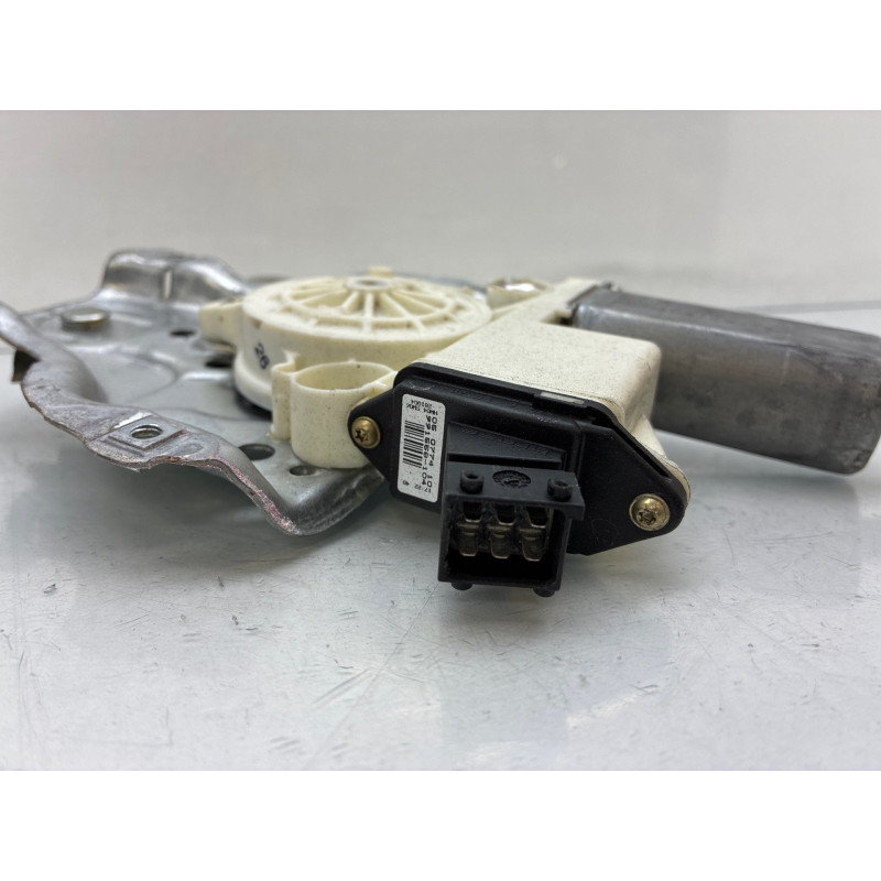 Leve vitre electrique arriere droit TOYOTA COROLLA 10 Photo n°4