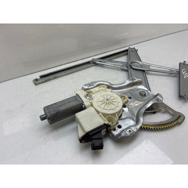 Leve vitre electrique avant droit TOYOTA COROLLA 10 Photo n°3